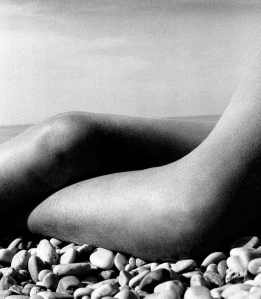 bill-brandt-nude-baie-des-anges-france-1958